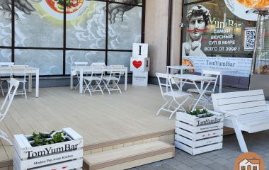 Монтаж террасной доски TalverWood, Слоновая кость на летней веранде в ресторане TomYamBar